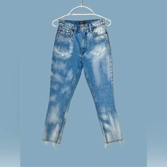 Abercrombie & Fitch High Rise Mom Ankle Jean, Acid Wash with Frayed Hem, 0R (25) - Picture 5 of 14